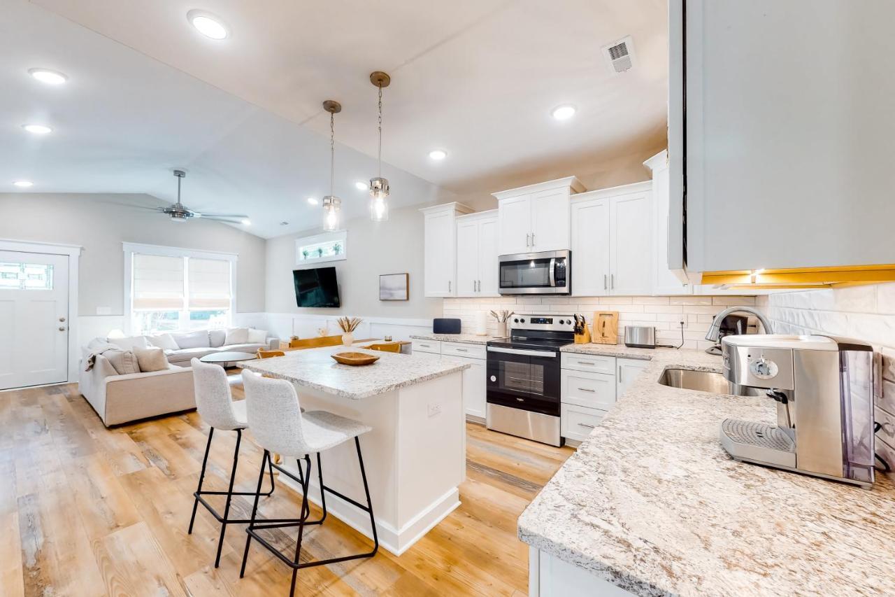 Pawsitive Island Escape Villa Oak Island Luaran gambar