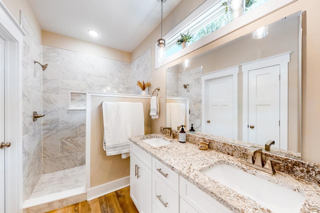 Pawsitive Island Escape Villa Oak Island Luaran gambar