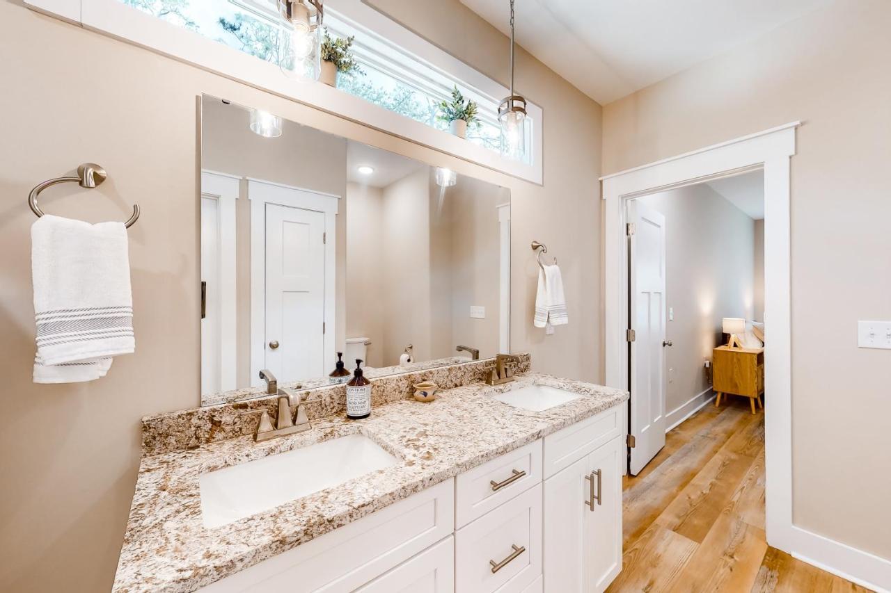 Pawsitive Island Escape Villa Oak Island Luaran gambar