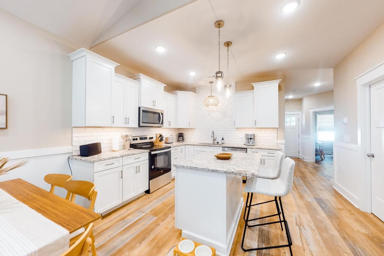 Pawsitive Island Escape Villa Oak Island Luaran gambar